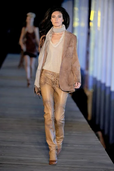 Look 29